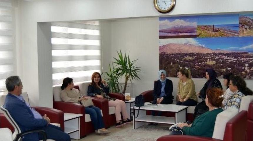 Ak Partili Kadınlardan Başkan G&uuml;rsoy&rsquo;a Ziyaret