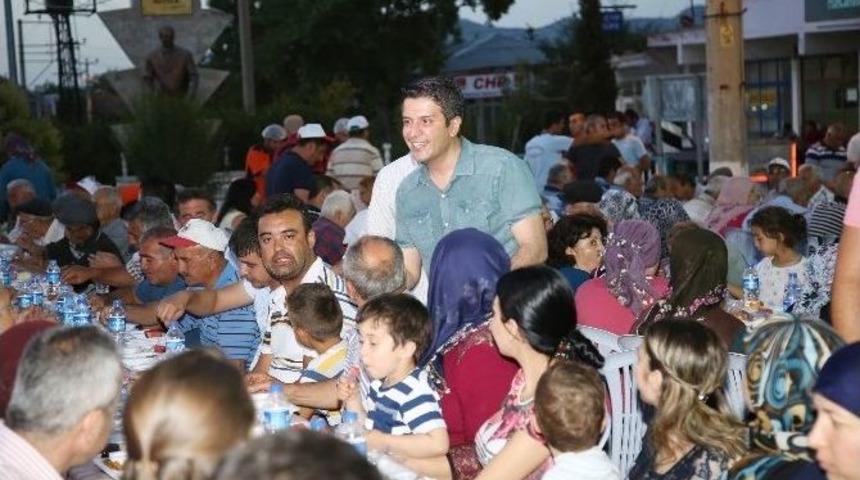 D&ouml;şemealtı Belediyesi, Bademağacı&rsquo;nda İftar Sofrası Kurdu