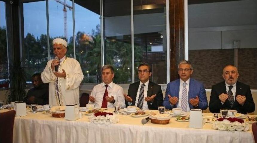 Karşıyaka&rsquo;da Hoşg&ouml;r&uuml; İftarı