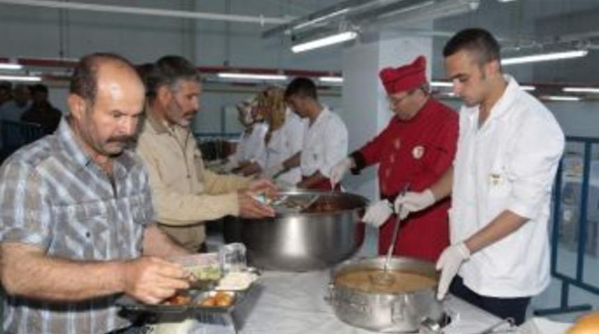 İftar Sofrasına İlgi Artarak Devam Ediyor