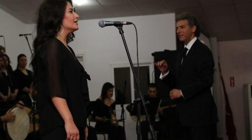 M&uuml;nir Nurettin Sel&ccedil;uk Konseri Ayakta Alkışlandı