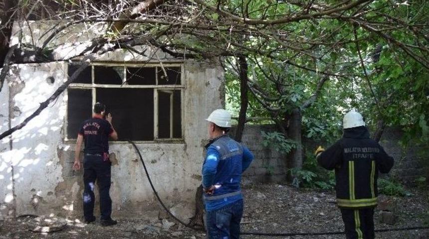 Metruk Evde &Ccedil;ıkan Yangın Korkuttu