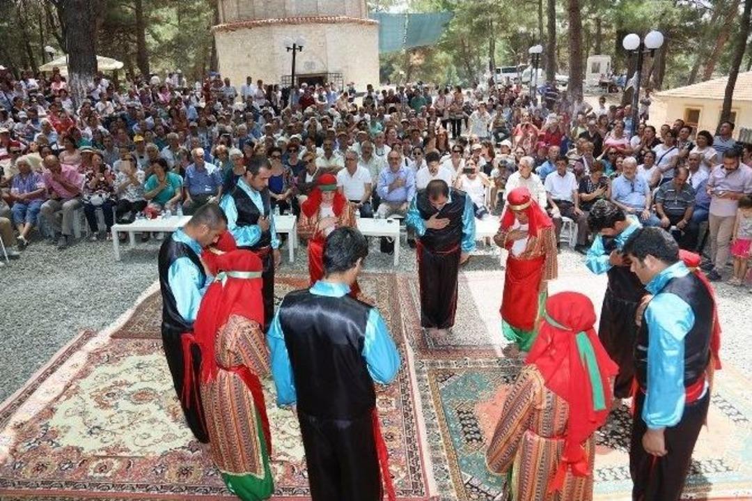 Samutbaba Pir&rsquo;in Huzurunda Anıldı