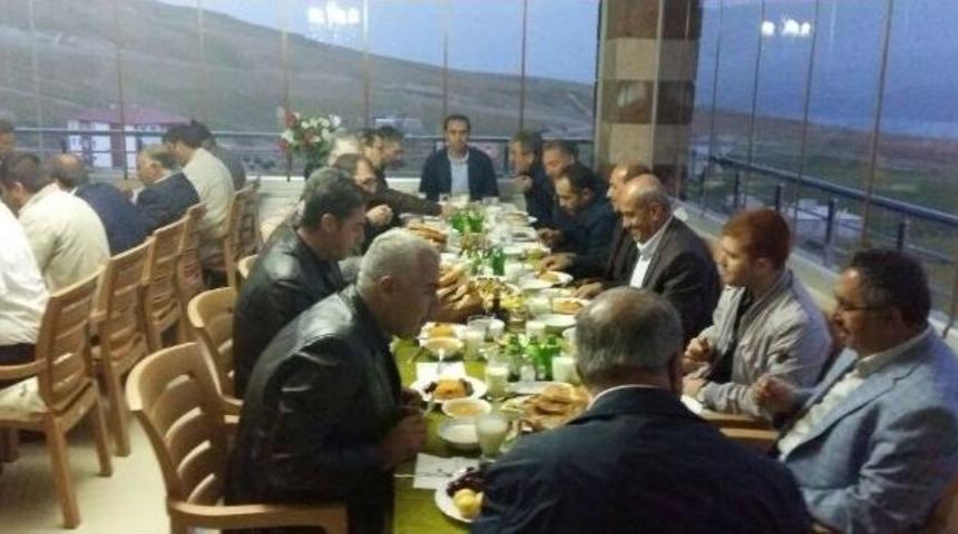 Kaymakam Erkan Ve Başkan Aksoy, Çekmece Köyündeki İftar Yemeğine Katıldı