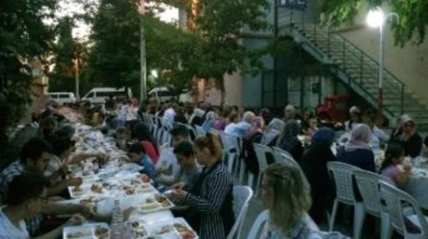 Bilgievlerinden Öğrencilerle Velilerine İftar