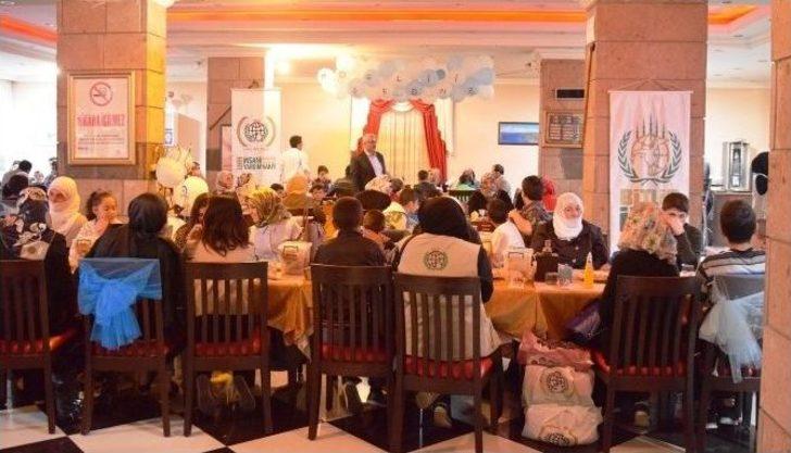 Bitlis İhh’dan İftar Yemeği Ve Yetim Giydirme Programı G1