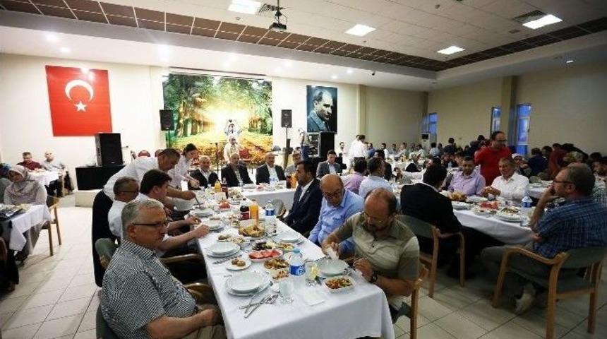 Bolu&rsquo;da Din Adamları İftar Yemeğinde Bir Araya Geldi