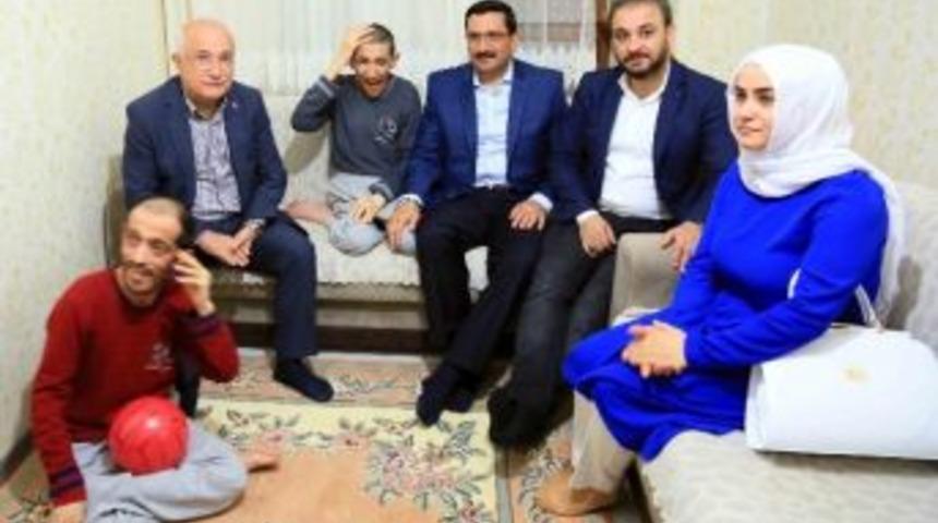 Cemil &Ccedil;i&ccedil;ek Ve Ke&ccedil;i&ouml;ren Belediye Başkanı Ak, Din&ccedil; Ailesini Ziyaret Etti