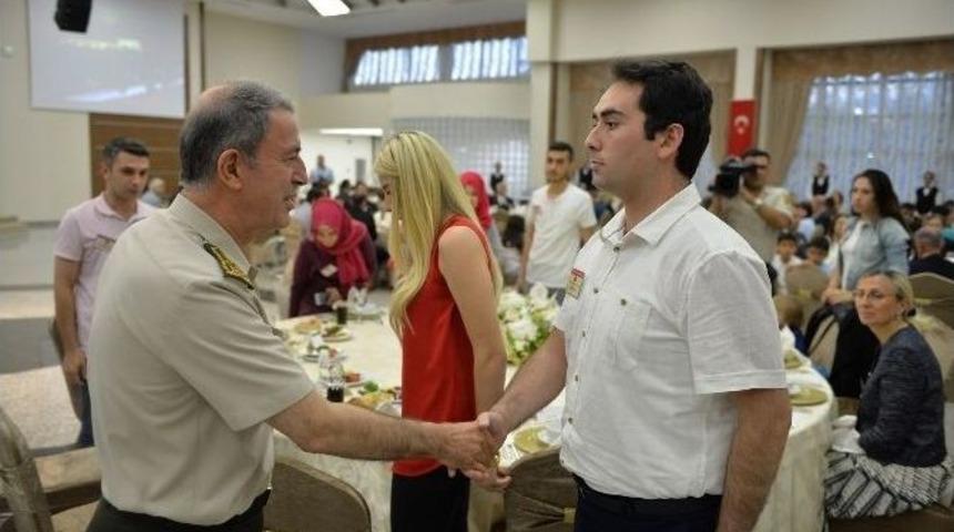 Mardin&rsquo;deki &Ccedil;atışmada Yaralanan Bursalı Teğmen, Genelkurmay Başkanı İle İftarda