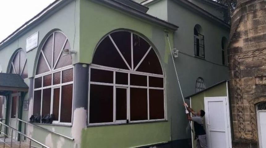 Mezarlık Camileri Bayrama Hazır