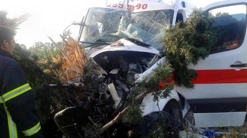 S&ouml;ke&rsquo;de Ambulans Kaza Yaptı