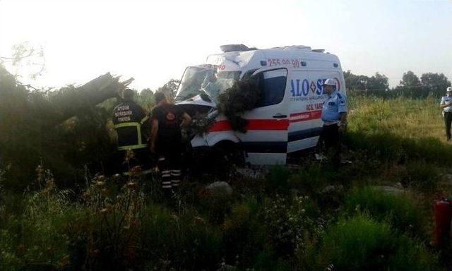 Söke’de Ambulans Kaza Yaptı