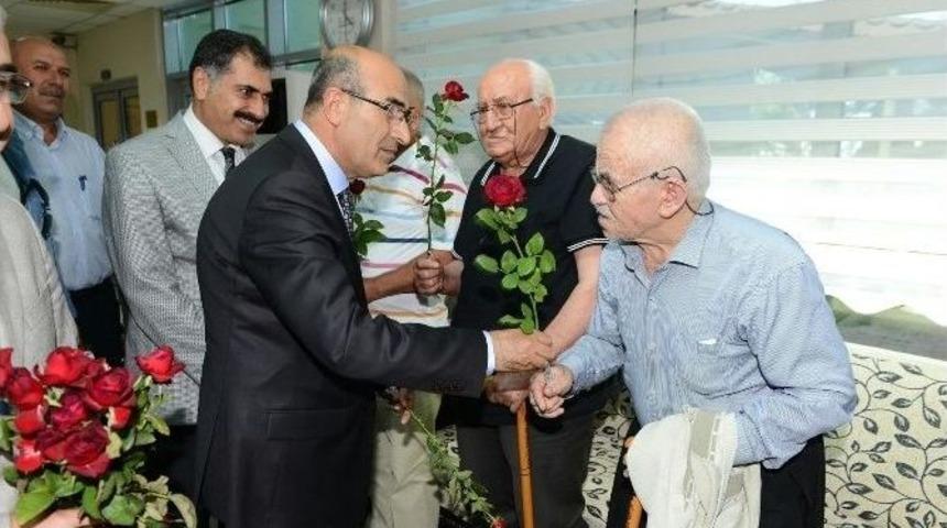 Vali Demirtaş&rsquo;tan Huzurevi Sakinlerine &ldquo;babalar G&uuml;n&uuml;&rdquo; Ziyareti
