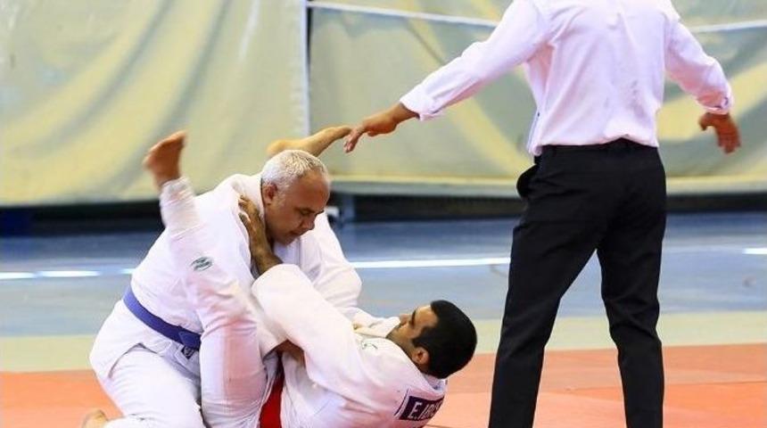 İstanbul İtfaiyesi&rsquo;nden Rekor Kapanış: 29 Altın, 27 G&uuml;m&uuml;ş, 26 Bronz