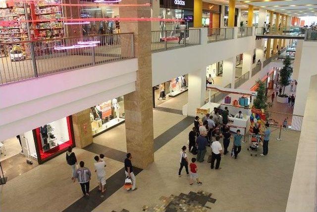 Forum Gaziantep Çark-ı Forum’dan Yine Hediye Yağmuru