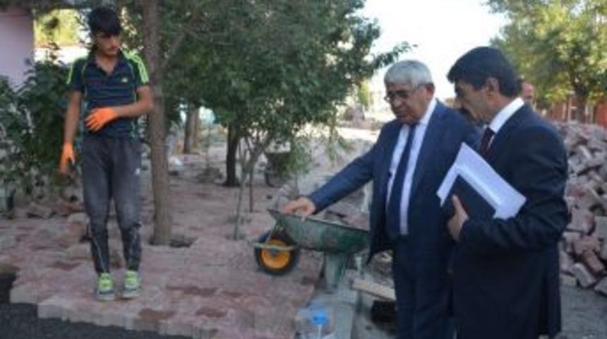 Kars Belediyesi Yol Ve Kaldırım &Ccedil;alışmalarına Başladı