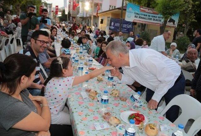 Büyükşehir Belediyesi Gönül Sofrasını Akkonak’ta Kurdu