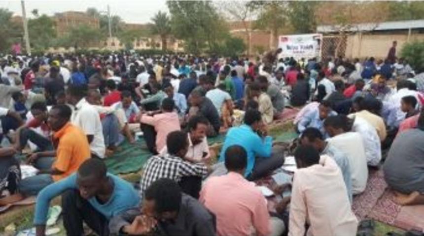 İhlas Vakfından Sudan&rsquo;ın Başkenti Hartum&rsquo;da İftar Sofrası