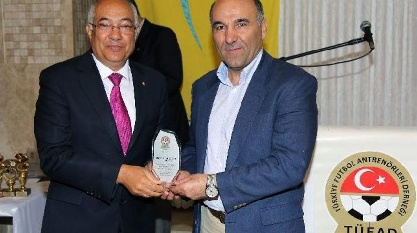 T&uuml;fad Başarılı Antren&ouml;rleri &Ouml;d&uuml;llendirdi