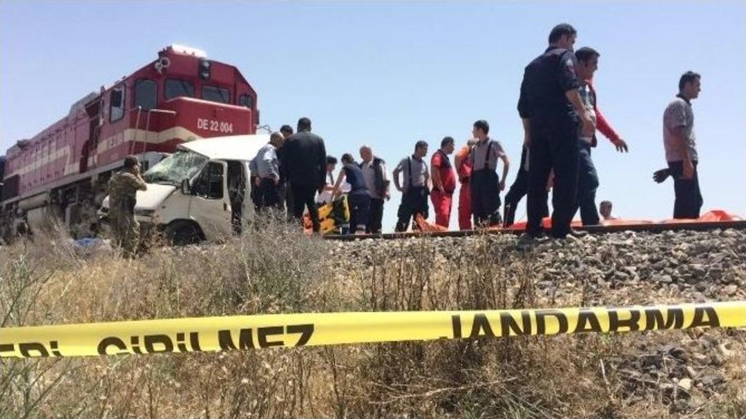 Elazığ&rsquo;daki Feci Kazada &Ouml;l&uuml; Sayısı 9&rsquo;a Y&uuml;kseldi