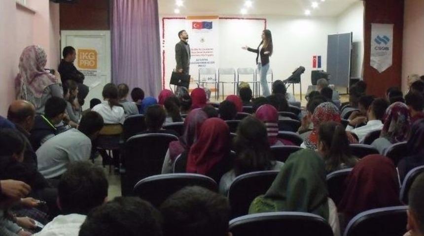 20 Okulda 3 Bin &Ouml;ğrenciye &lsquo;tiyatro G&ouml;sterisi&rsquo;