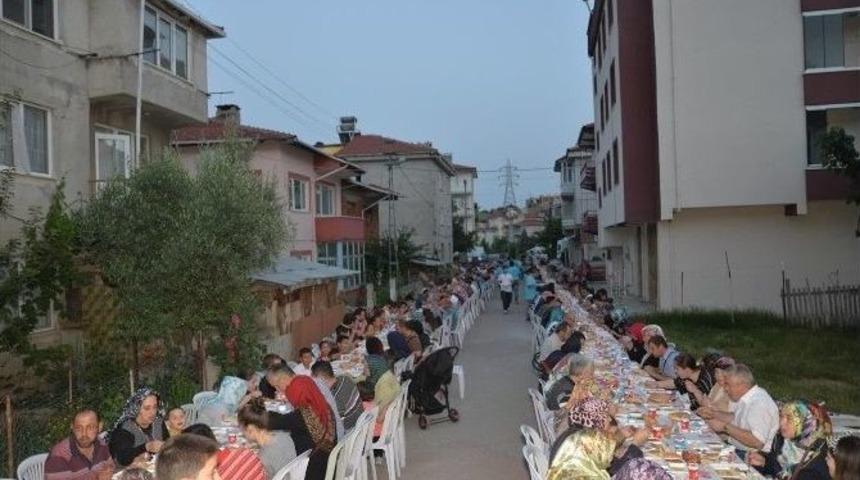 Beşiktaş Mahallesinin Sokakları İftar Sofrası İle Şenlendi