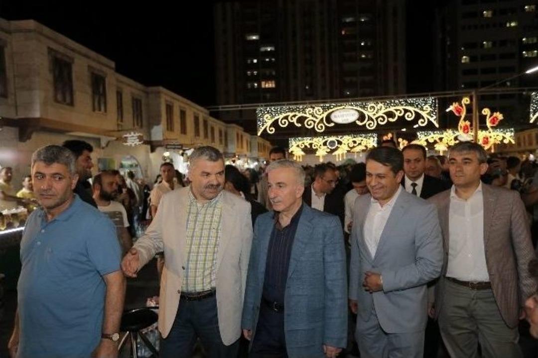 Vali İle Başkan Ramazan Sokağı&rsquo;nda