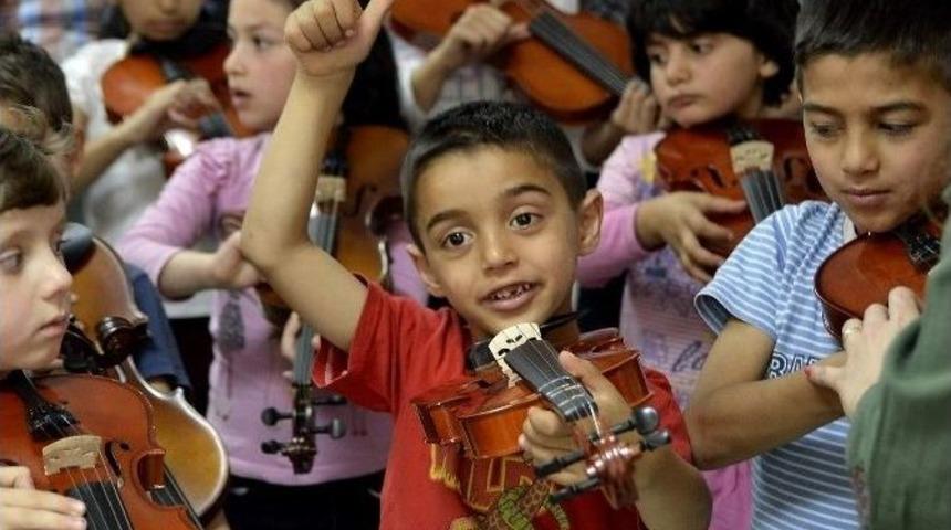 Fevzi &Ccedil;akmaklı &Ccedil;ocuklar &lsquo;iki Elin Sesi Var&rsquo; Orkestrasına Katılıyor