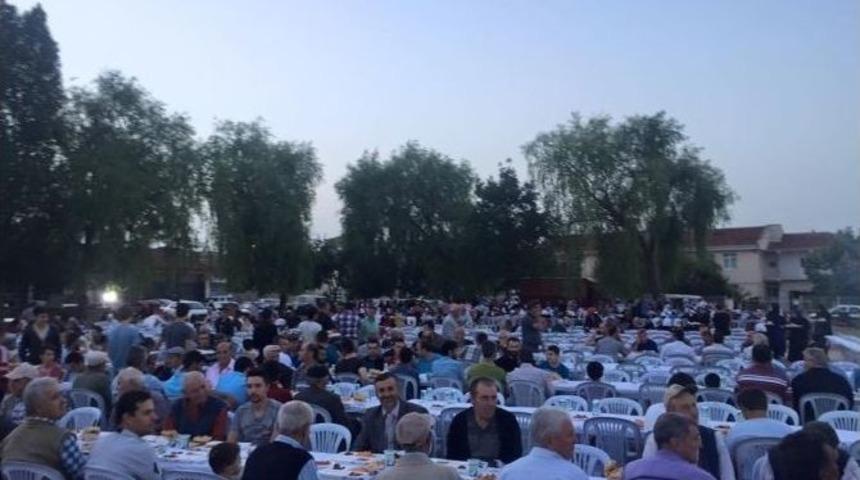 Pazaryeri&rsquo;nde Bin 500 Kişi Aynı Anda İftar A&ccedil;tı