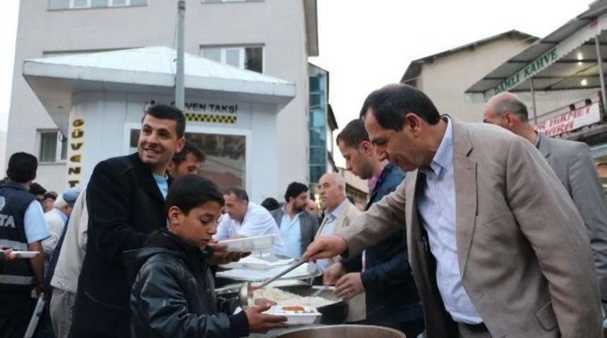 Bitlis Belediyesi&rsquo;nden İftar Yemeği