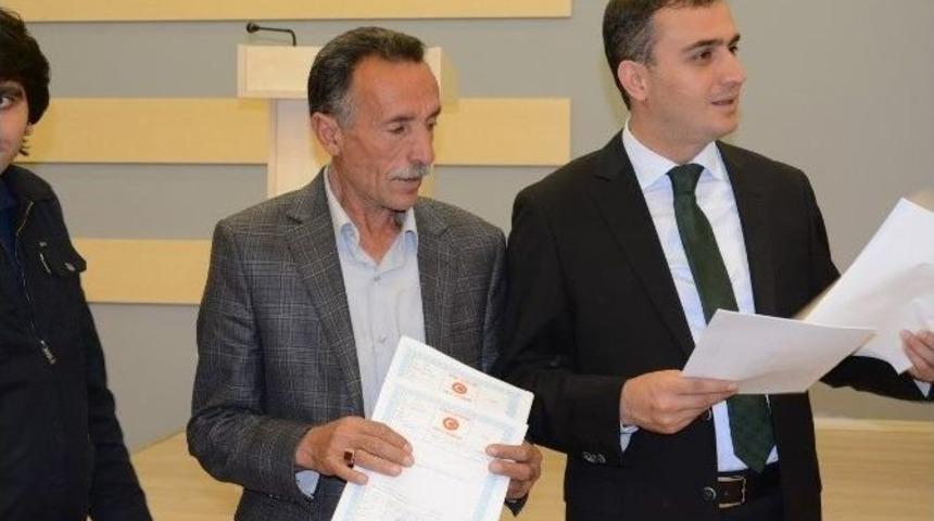 Patnos&rsquo;ta İmar Kanunu 18. Madde&rsquo;de Sıkıntı Yaşayan Vatandaşlara Tapuları Verildi