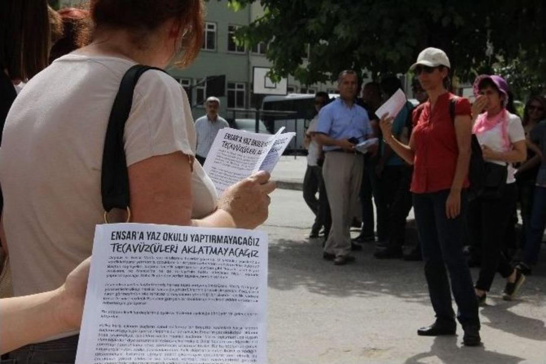 Ensar Vakfının Yaz Kursu, Protestolarla Başladı