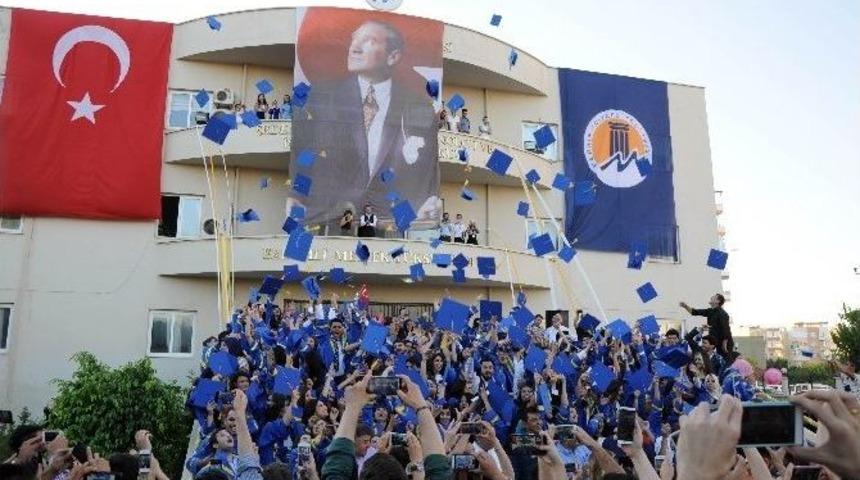 Erdemli Myo&rsquo;da Mezuniyet Sevinci