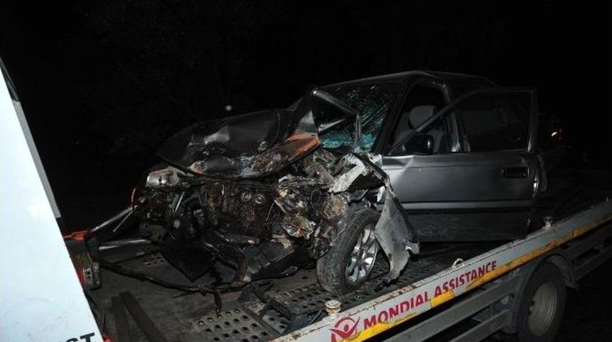 Otomobiller Kafa Kafaya &Ccedil;arpıştı: 7 Yaralı