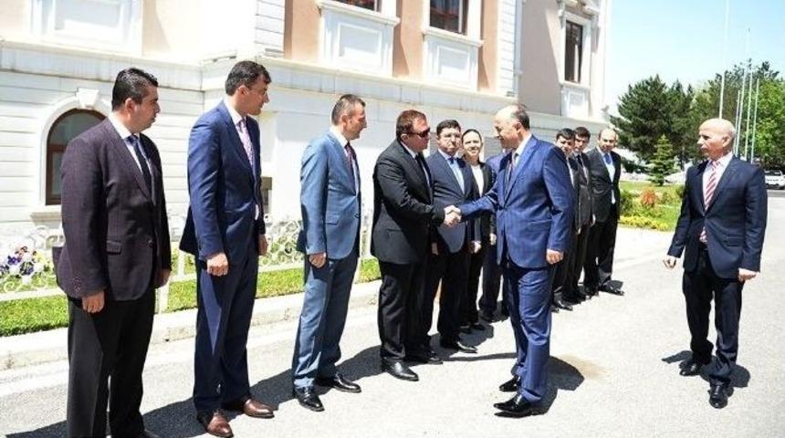 Vali Azizoğlu Yeni G&ouml;revine Başladı