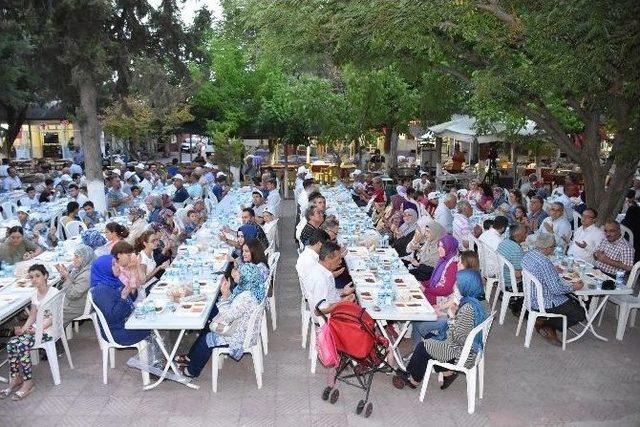 Şehzadeler’in İftar Sofrası Aşağıçobanisa’da Kuruldu