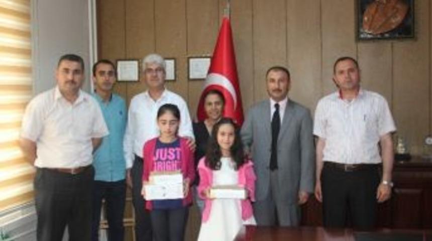 Dereceye Giren &Ouml;ğrenciler &Ouml;d&uuml;llendirildi