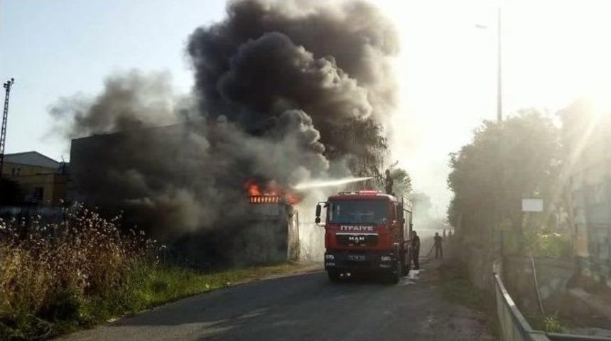 Alev Alan Lastikler Korkuttu