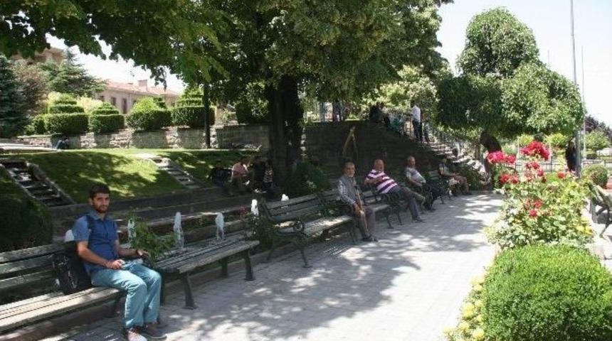 Afyonkarahisar&rsquo;da Hava Sıcaklıkları 36 Dereceye Kadar Y&uuml;kseldi