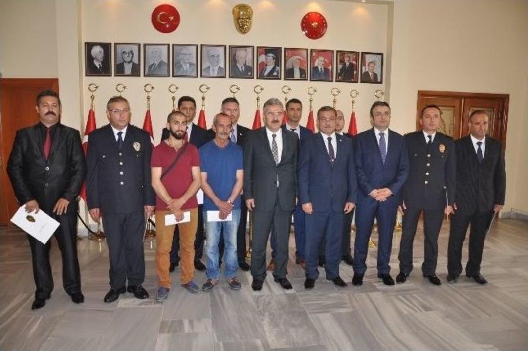Atalay Filiz&rsquo;i Yakalayan Polislere Ve İhbar Eden Vatandaşlara &Ouml;d&uuml;l