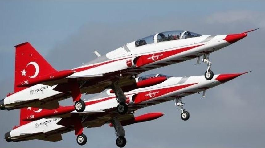 T&uuml;rk Yıldızları, Hollanda Ve Danimarka&rsquo;yı Fethetti