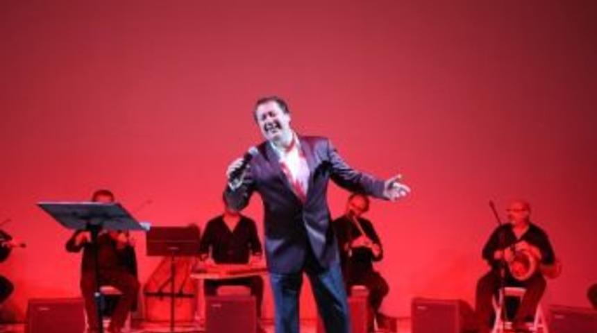 Ahmet &Ouml;zhan Sevenleriyle Buluştu