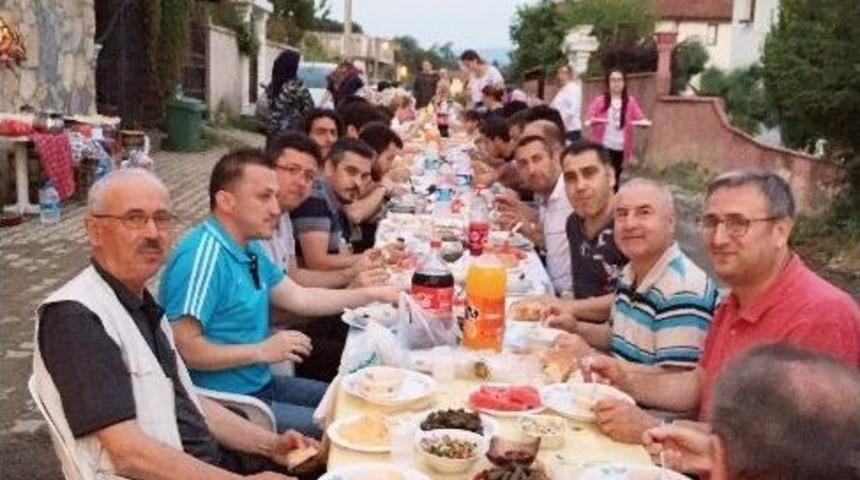 Mahalle İftarı Coşku İçinde Yapıldı