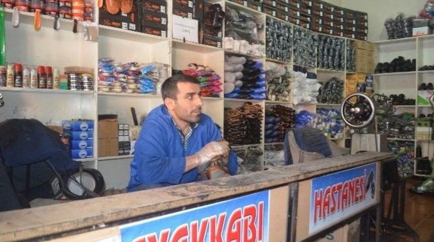 Ayakkabı Tamircileri Teknolojiye Yenik D&uuml;şt&uuml;
