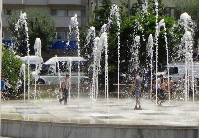 Siirt’te Sıcaklar En Çok Çocukları Bunalttı