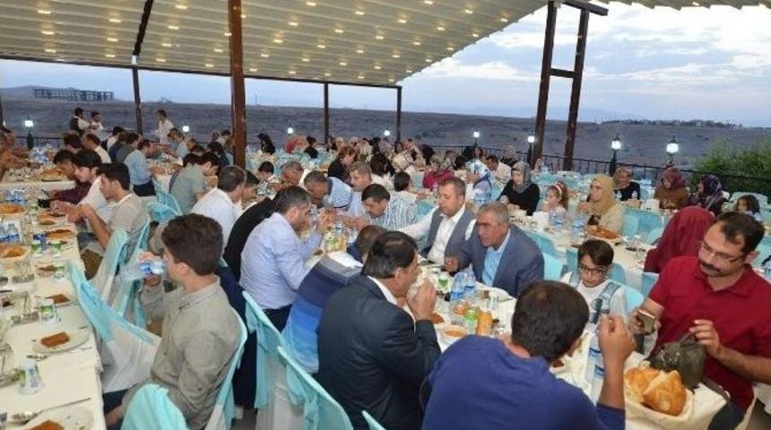 Polat Ak Parti İl&ccedil;e Teşkilatı Ve Belediye Meclis &Uuml;yelerini Ağırladı