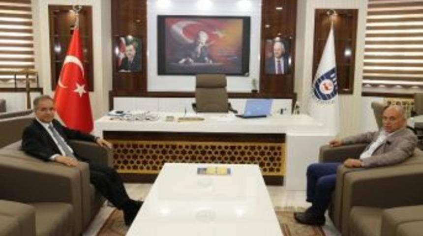 Vali Tapsız&rsquo;dan Başkan &Ccedil;alışkan&rsquo;a İadeyi Ziyaret