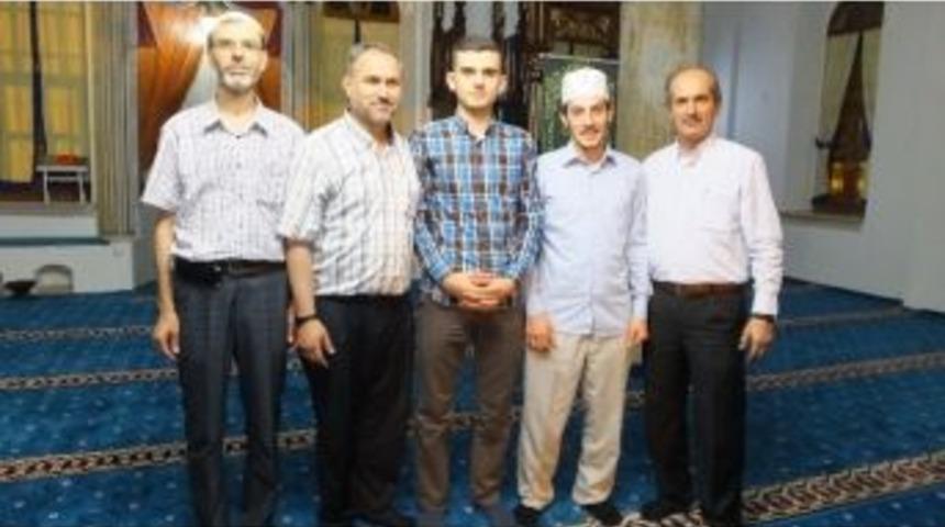 Burhaniye&rsquo;de Gen&ccedil; Hafızlar G&ouml;n&uuml;llerde Taht Kurdu