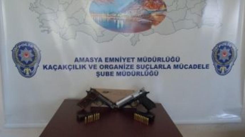 Motosikletlinin &Uuml;zerinden İki Ruhsatsız Tabanca &Ccedil;ıktı