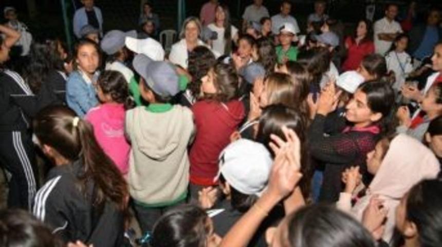 G&uuml;ltan Kışanak, Yaz Kampında &Ccedil;ocuklarla Buluştu